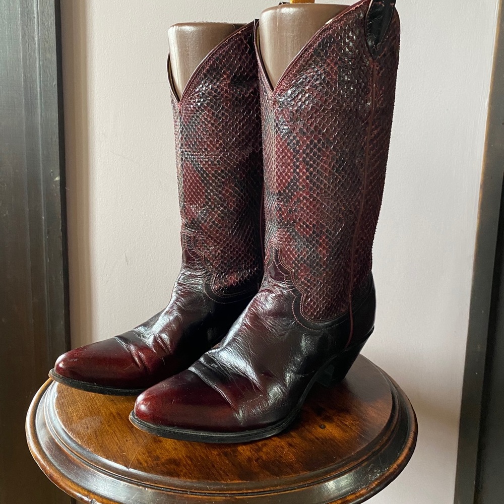 Justin western boots in Burgundy leather